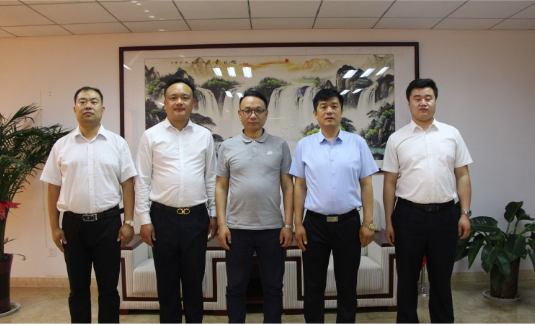 <b>强强联合，共创未来</b>