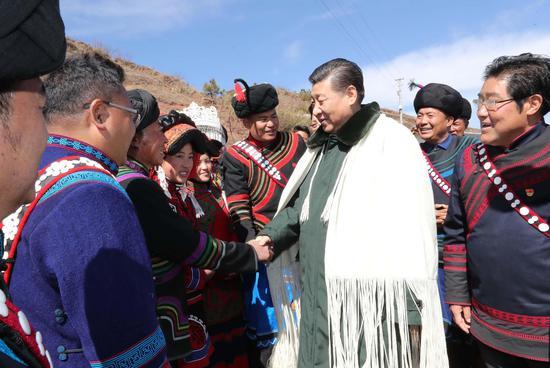 <b>习近平的扶贫相册丨脱贫路上，一个民族都不能少</b>