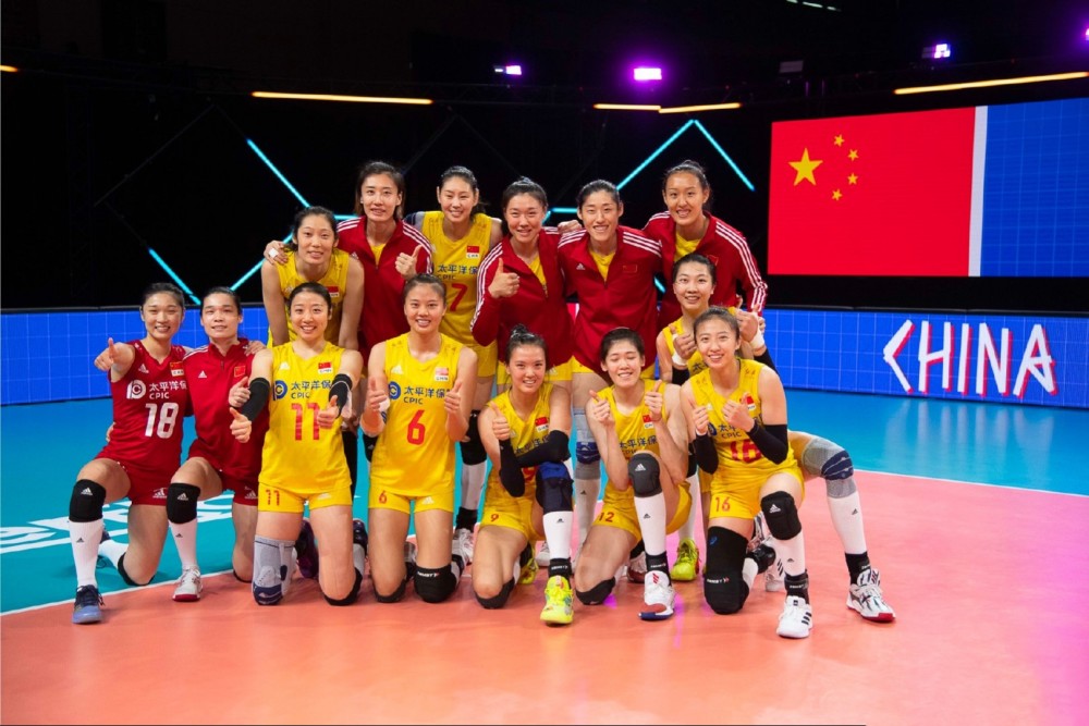 降维打击！中国女排全主力阵容回归，3-0击败荷兰队