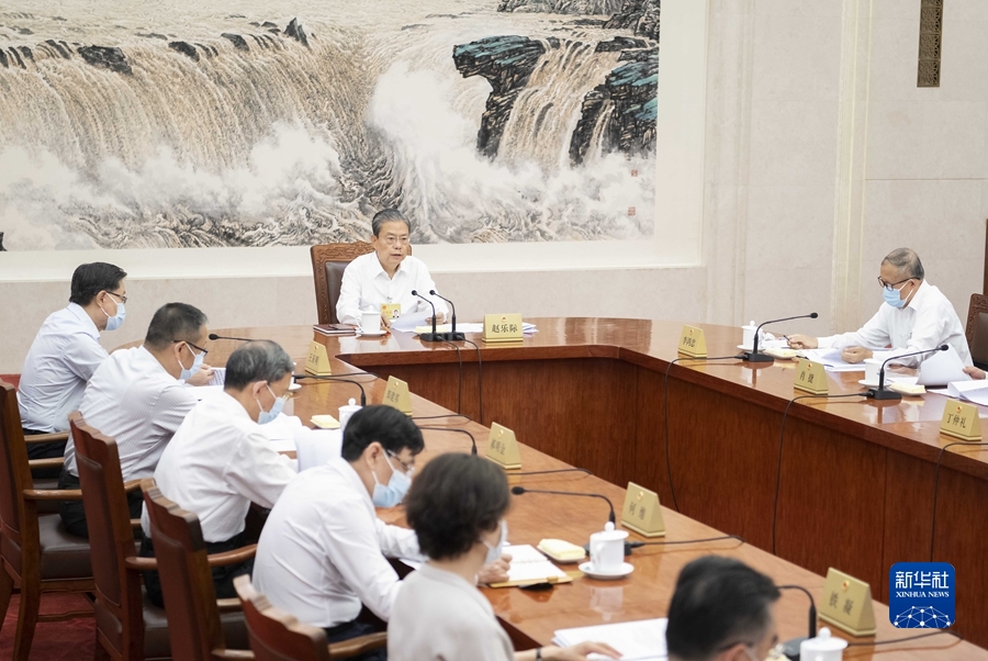 <b>十四届全国人大常委会举行第六次委员长会议 听取有关草案和议案审议情况汇</b>