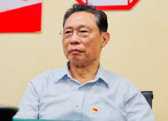 在医院观看完庆祝大会直播，钟南山深有感触
