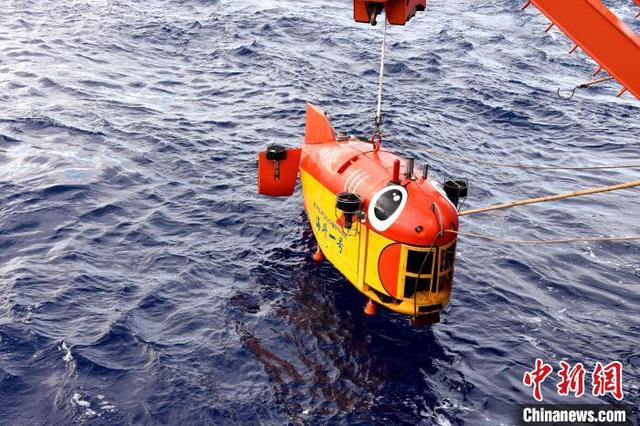我国研制的“海斗一号”无人潜水器跨入万米科考应用新阶段