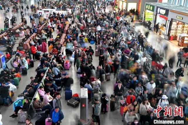 国铁集团：今年前三季度铁路发送旅客超19亿人次