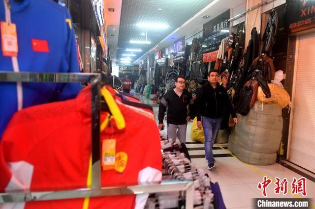 印度小伙扎根“中国服装名城”：生意谈不完，订单接不停