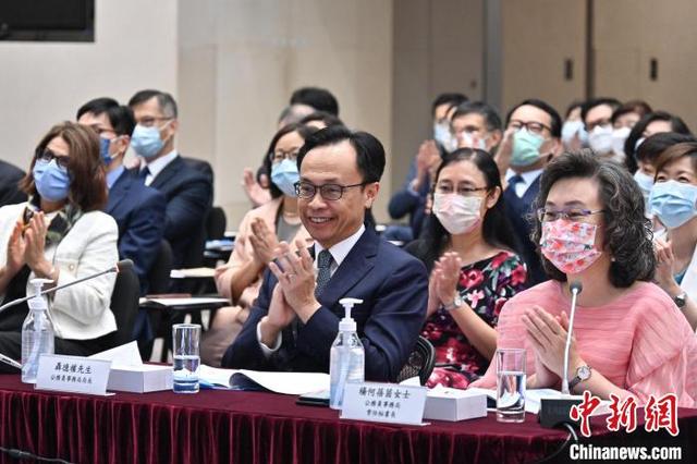 香港公务员事务局局长嘉许101名优秀公务员