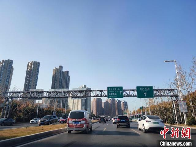 郑州全面解封：城，车水马龙 商，蓄势待发