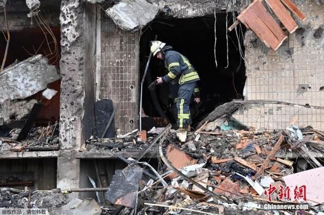 乌克兰首都发生多起爆炸 多地拉响防空警报