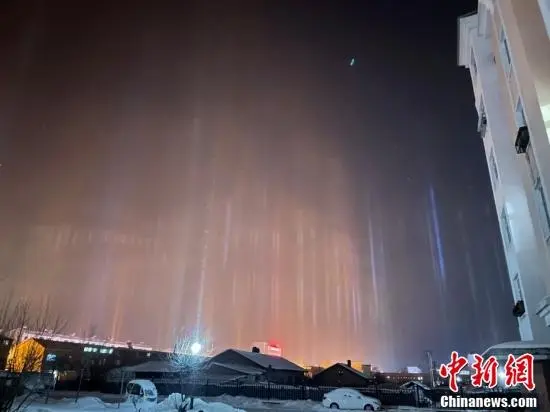 呼伦贝尔“寒夜光柱”亮相夜空