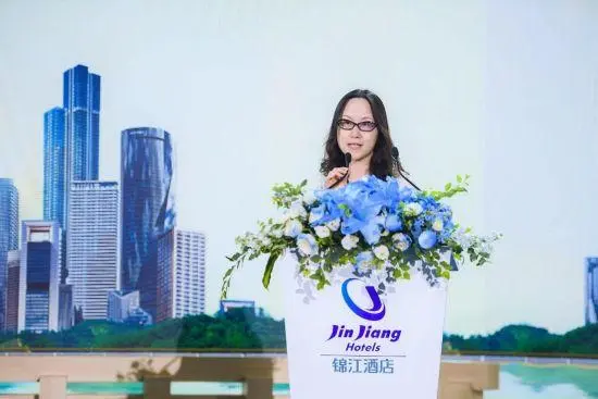 业界：以酒店住宿业为代表的服务业迎来强势复苏