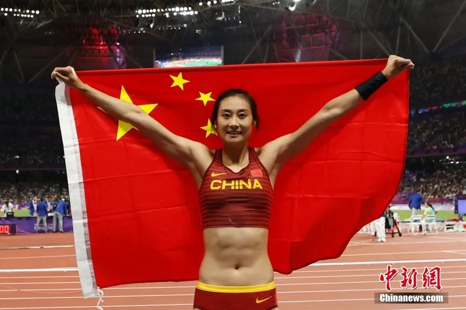 没能将“成功”写进年终总结的他们｜中新人物